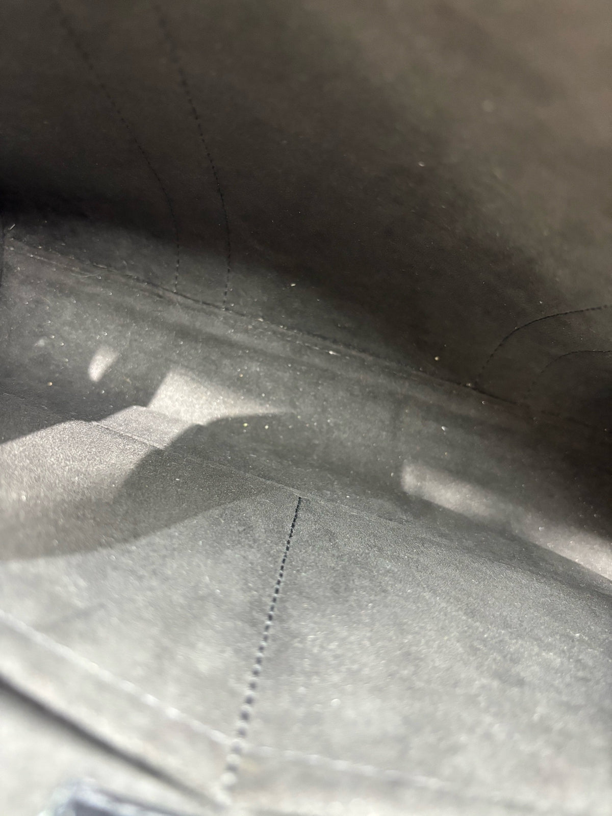 Louis Vuitton - Very Tote - Leather - Black