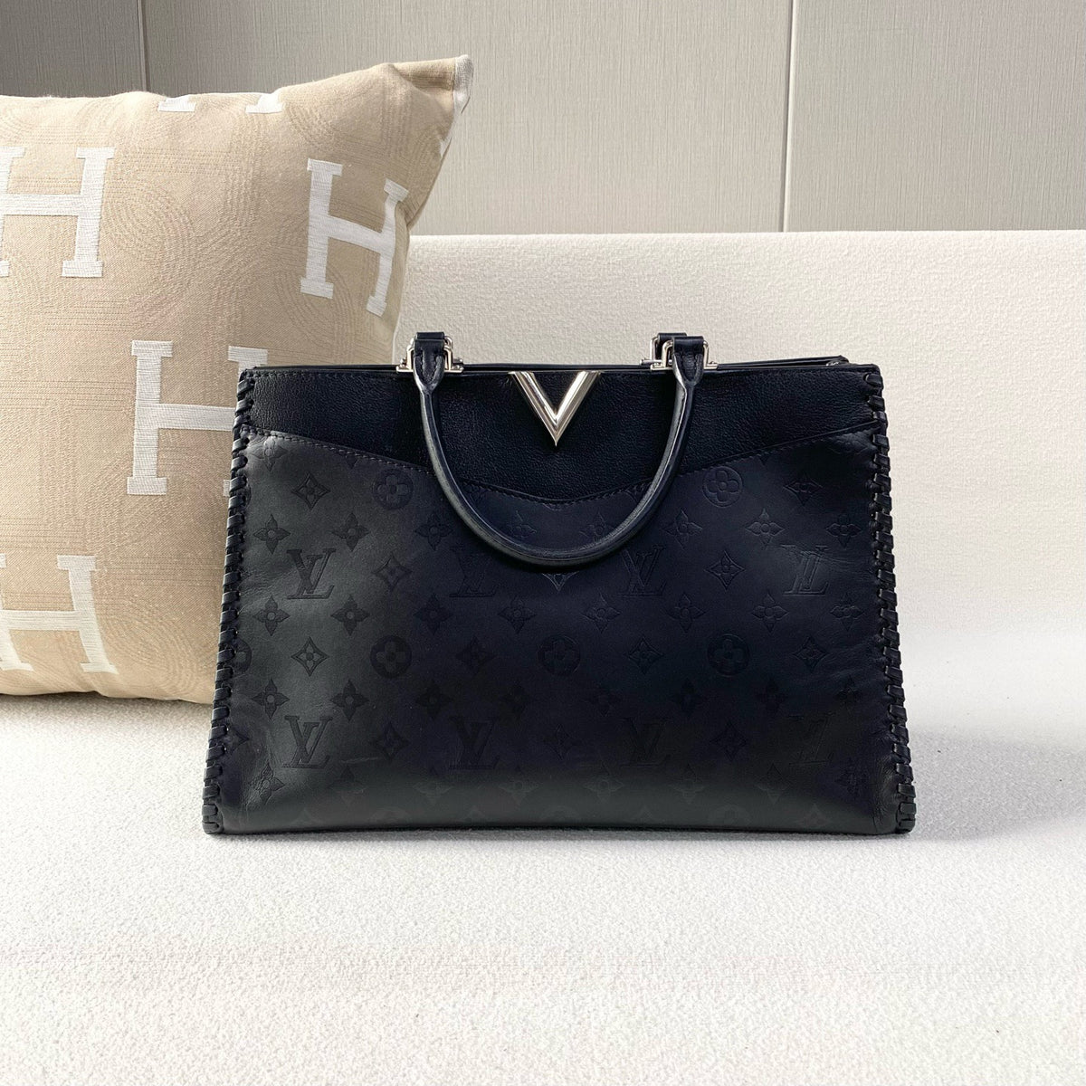 Louis Vuitton - Very Tote - Leather - Black - (medium)