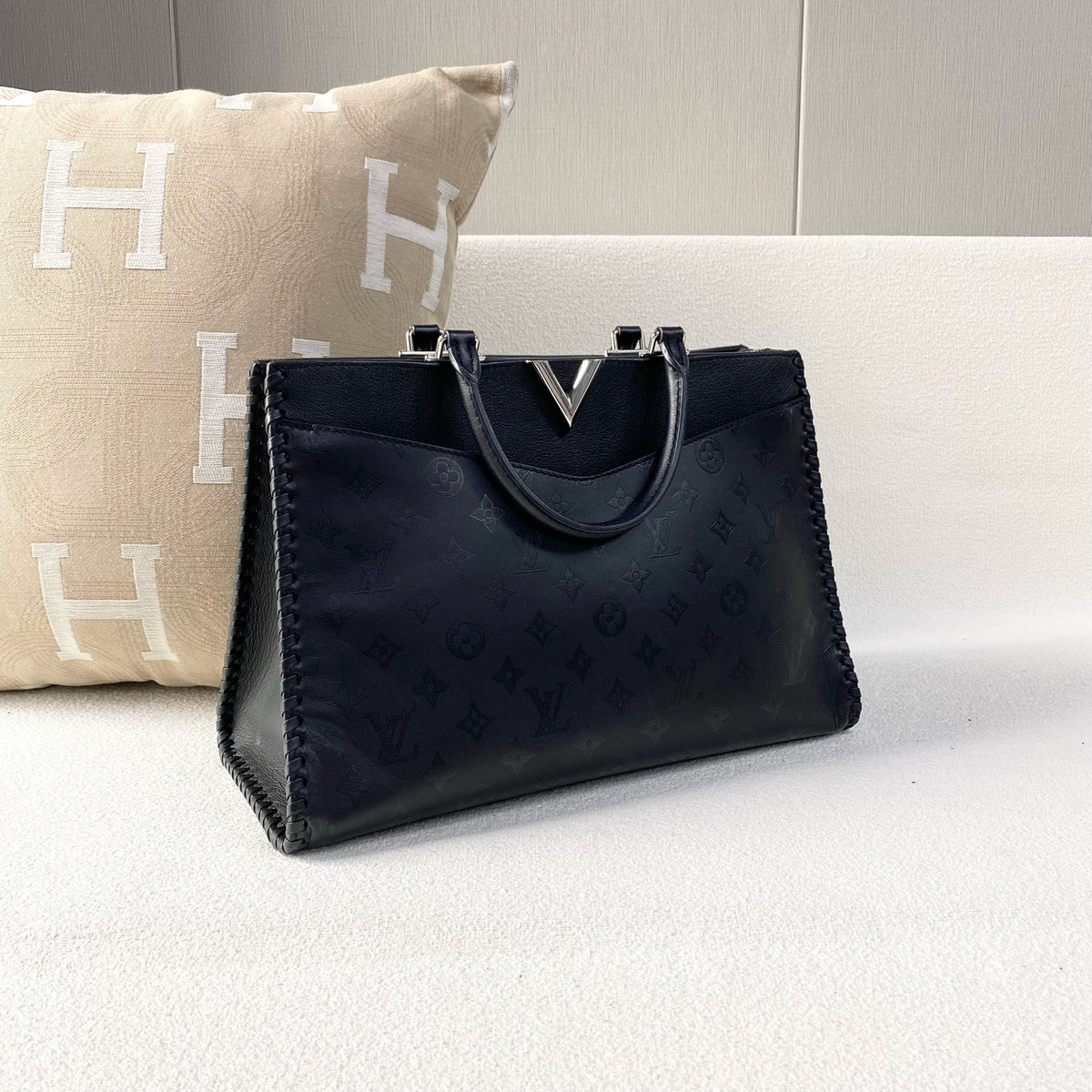 Louis Vuitton - Very Tote - Leather - Black - (medium)