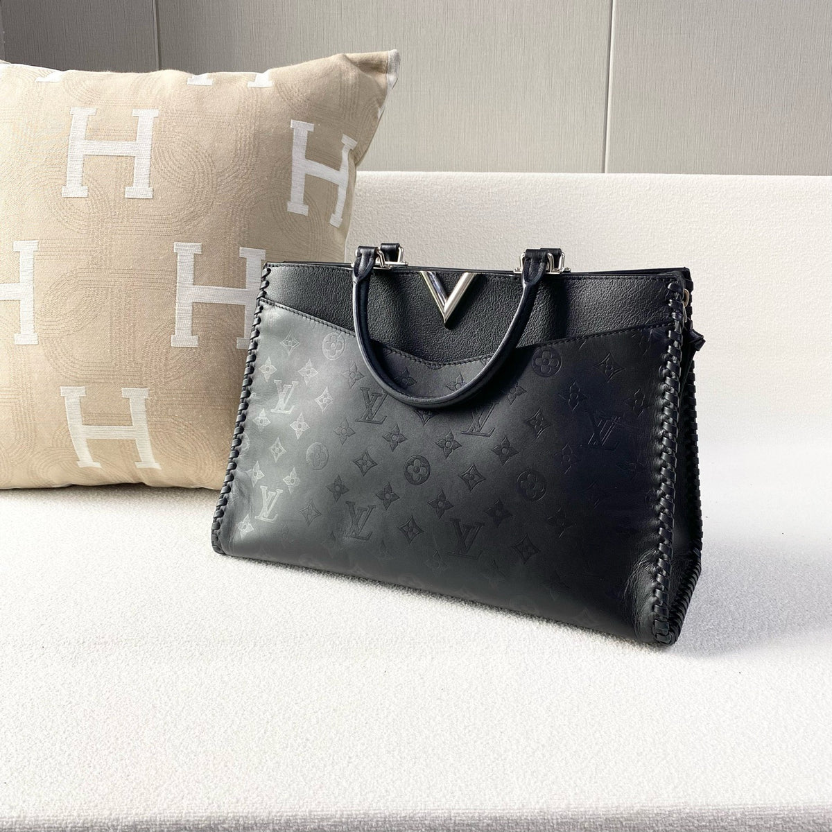 Louis Vuitton - Very Tote - Leather - Black - (medium)