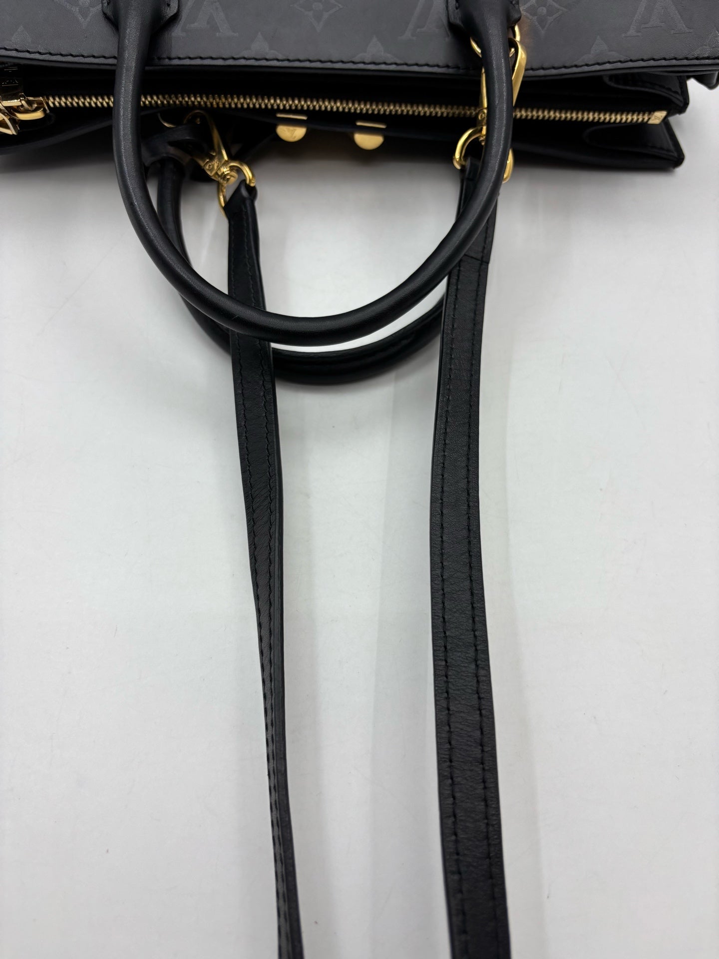 Louis Vuitton - Very Tote - Leather - Black - (medium)