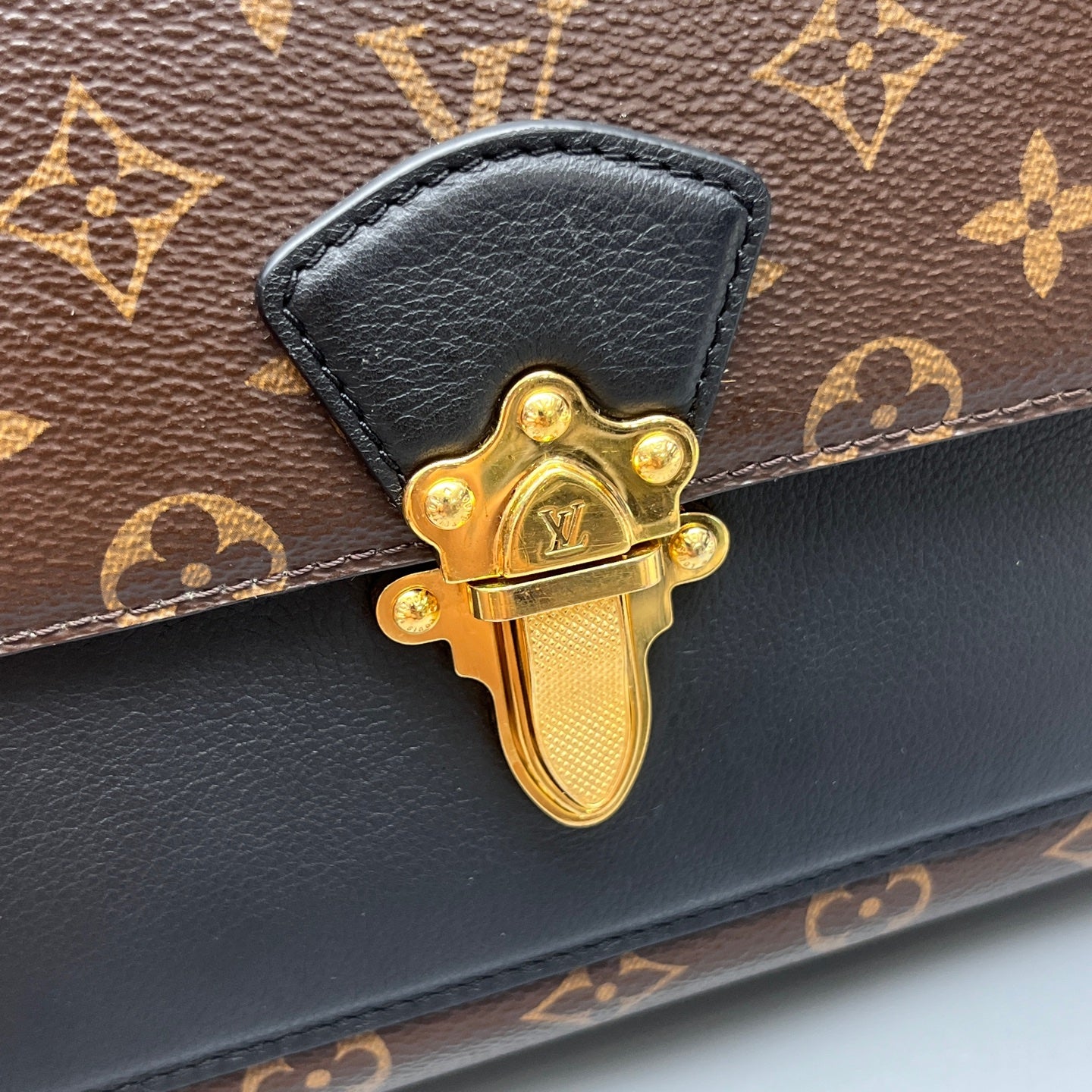 Louis Vuitton - Victoire - Leather - Brown - (mini)