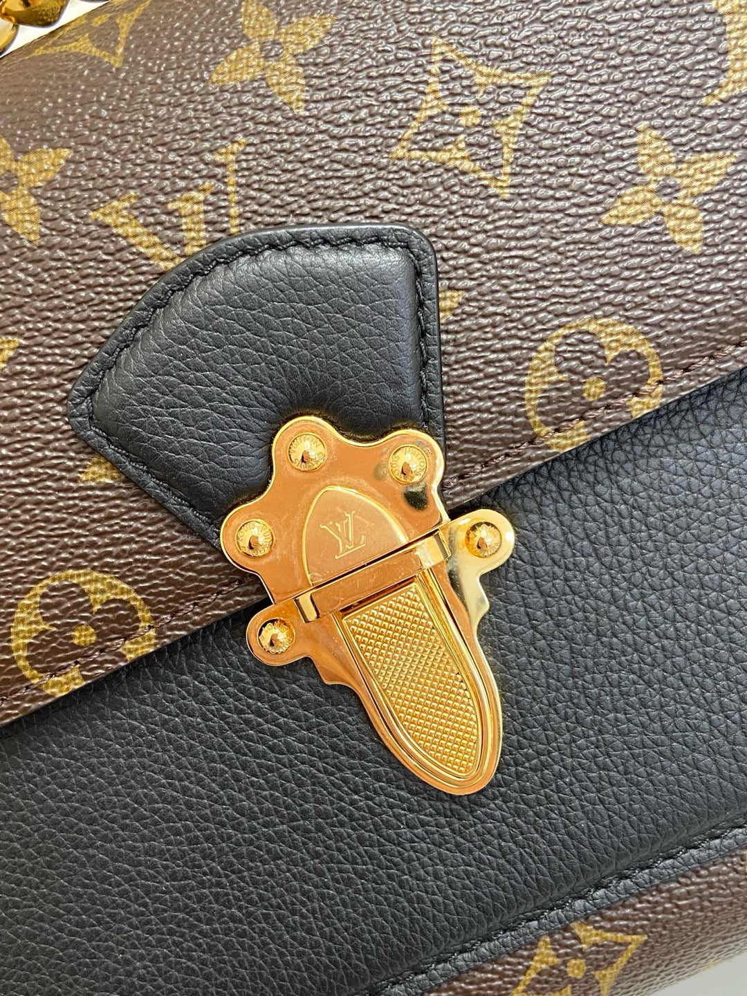 Louis Vuitton - Victoire - Leather - Brown - (mini)