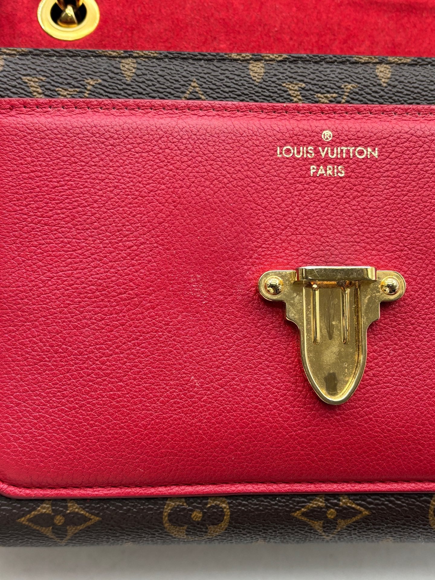 Louis Vuitton - Victoire - Monogram canvas and cowhide leather - Brown with Red accents - (Medium)