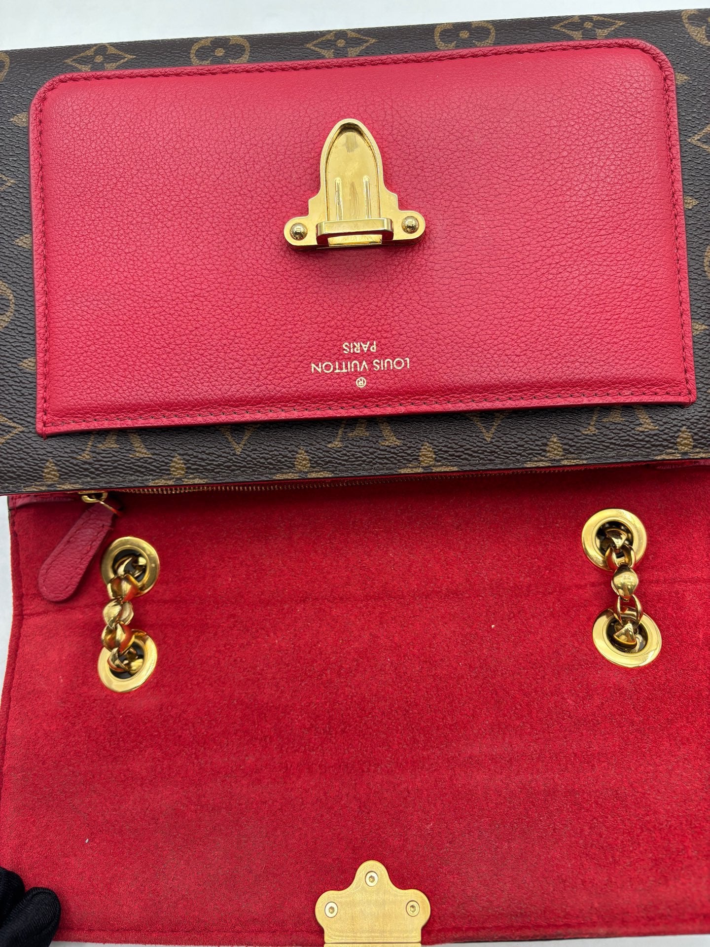 Louis Vuitton - Victoire - Monogram canvas and cowhide leather - Brown with Red accents - (Medium)