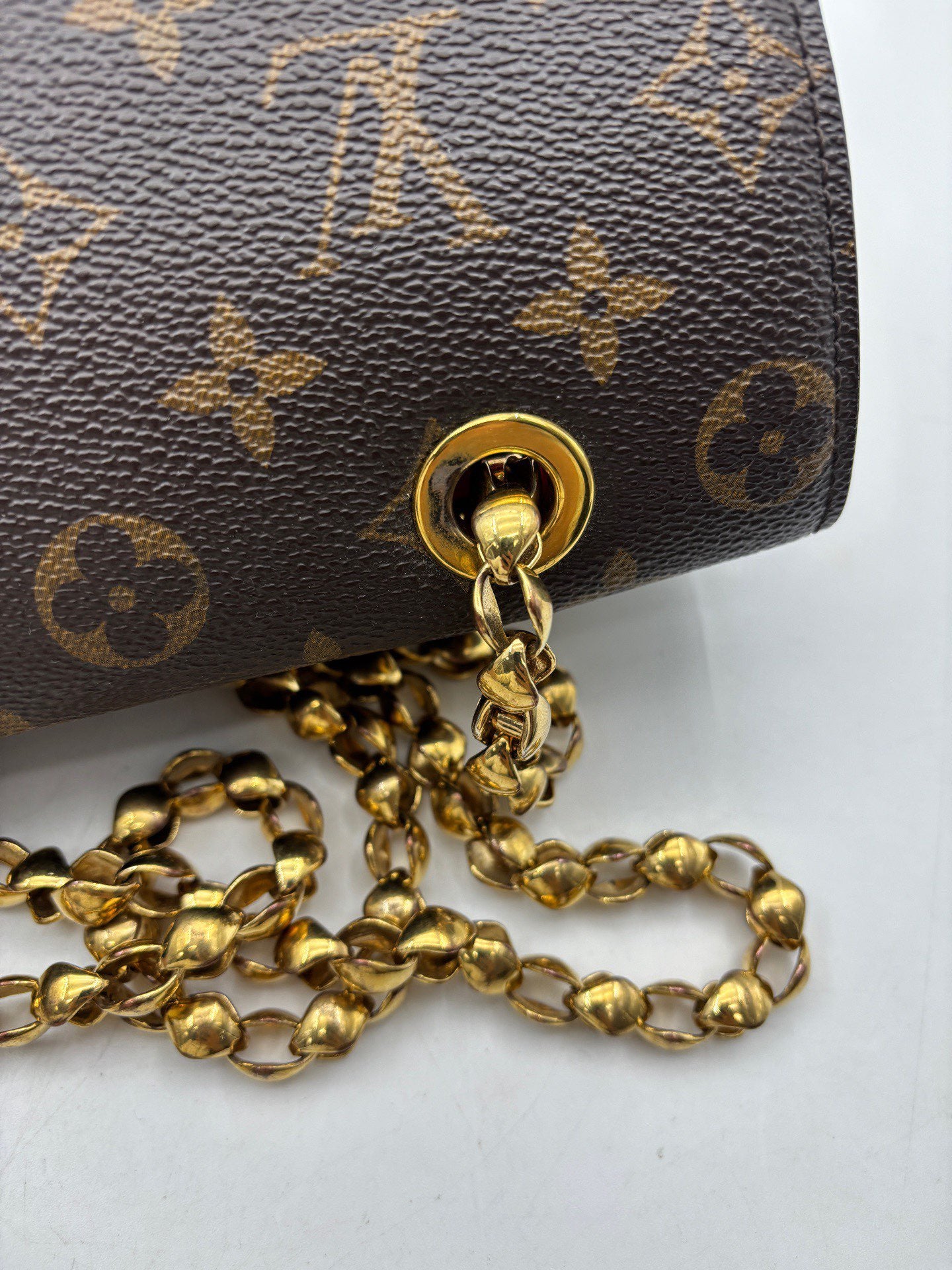Louis Vuitton - Victoire - Monogram canvas and cowhide leather - Brown with Red accents - (Medium)