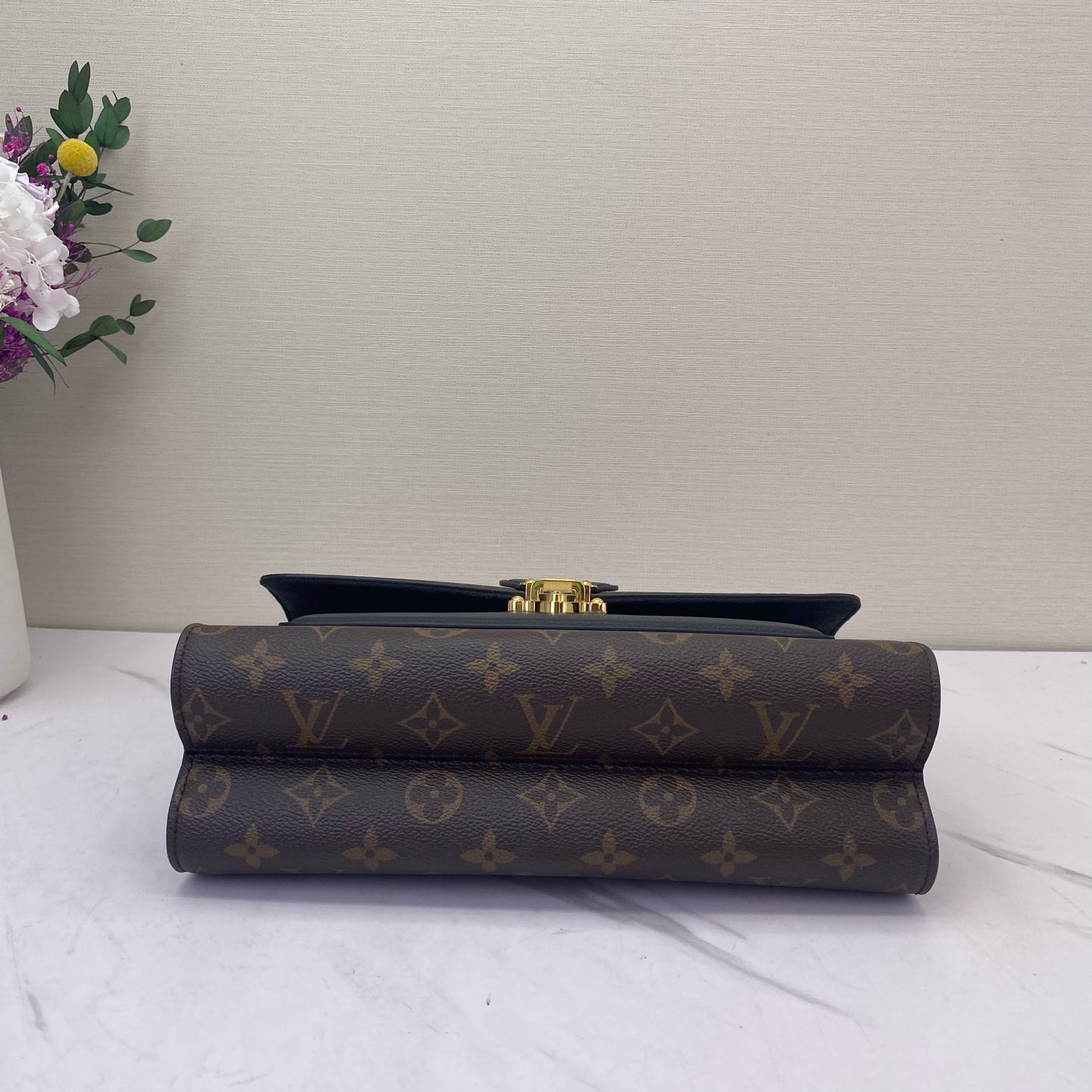 Louis Vuitton - Victoire - Monogram canvas with grained leather trim - Brown and Black with Gold-Tone Hardware - (medium)