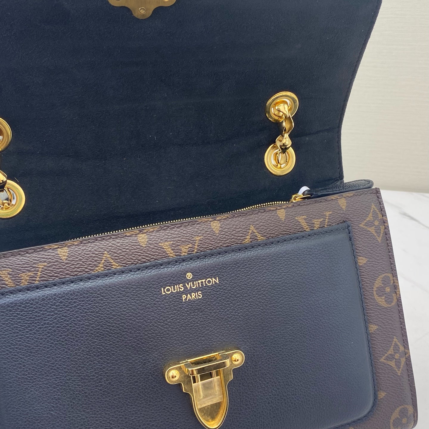 Louis Vuitton - Victoire - Monogram canvas with grained leather trim - Brown and Black with Gold-Tone Hardware - (medium)