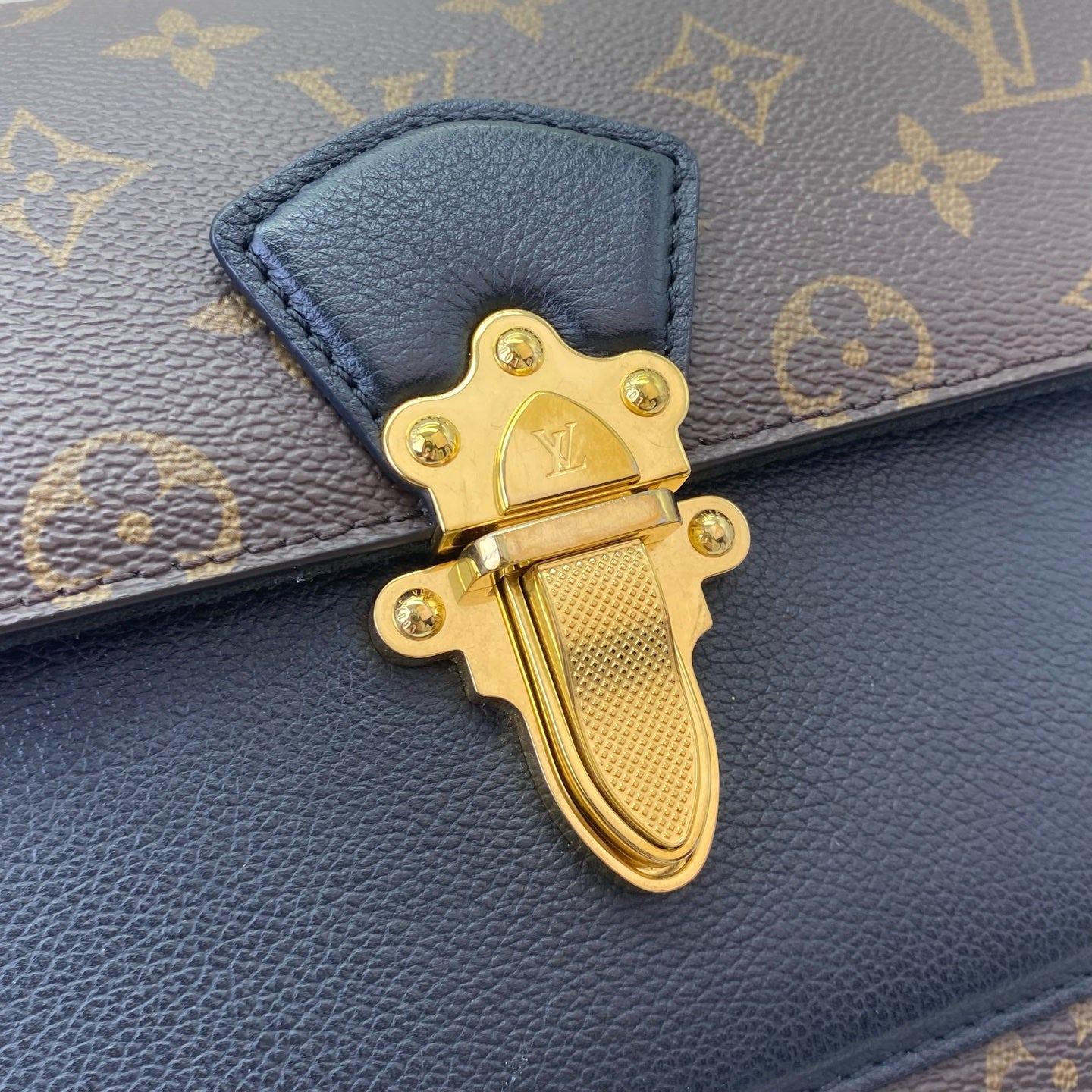 Louis Vuitton - Victoire - Monogram canvas with grained leather trim - Brown and Black with Gold-Tone Hardware - (medium)