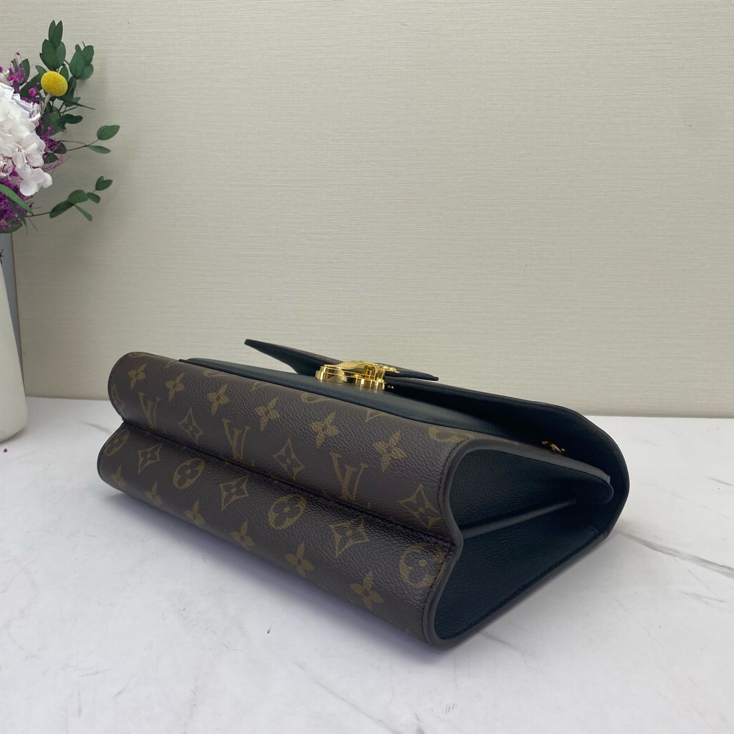 Louis Vuitton - Victoire - Monogram canvas with grained leather trim - Brown and Black with Gold-Tone Hardware - (medium)