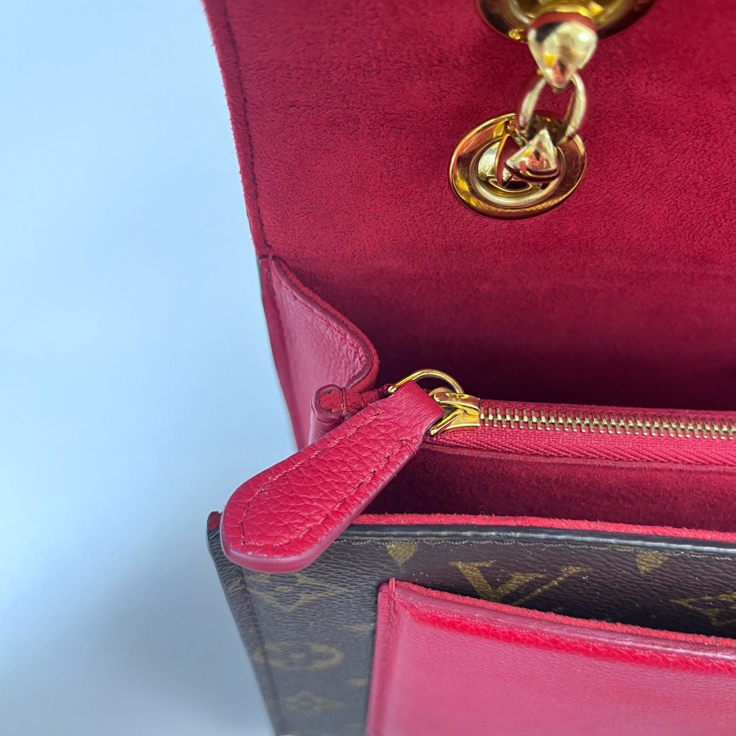 Louis Vuitton - Victoire - Monogram coated canvas and cowhide leather - Monogram Brown with Red accents - (Medium)