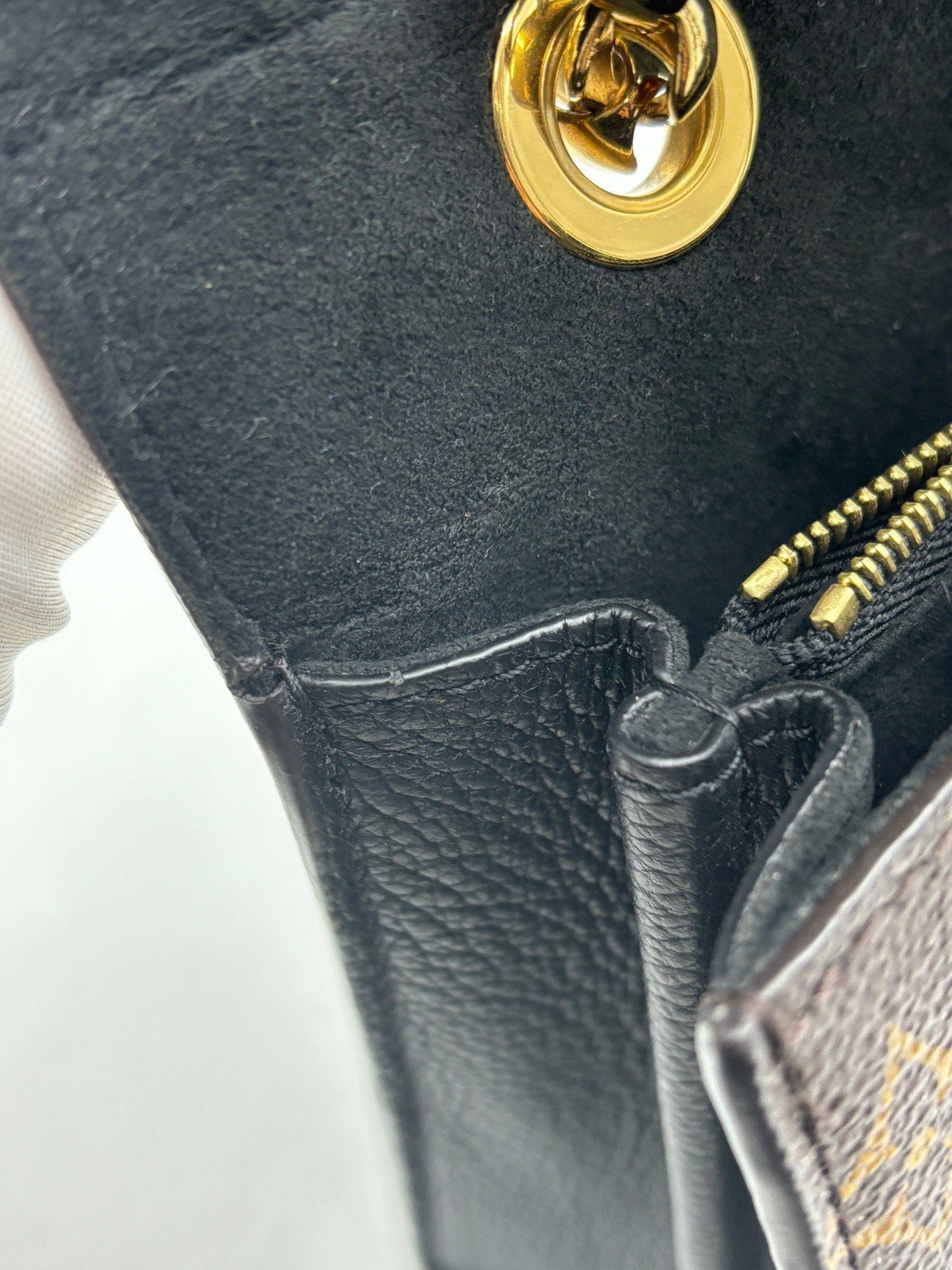 Louis Vuitton - Victoire - Monogram coated canvas and grain leather - Brown and Black - (medium)