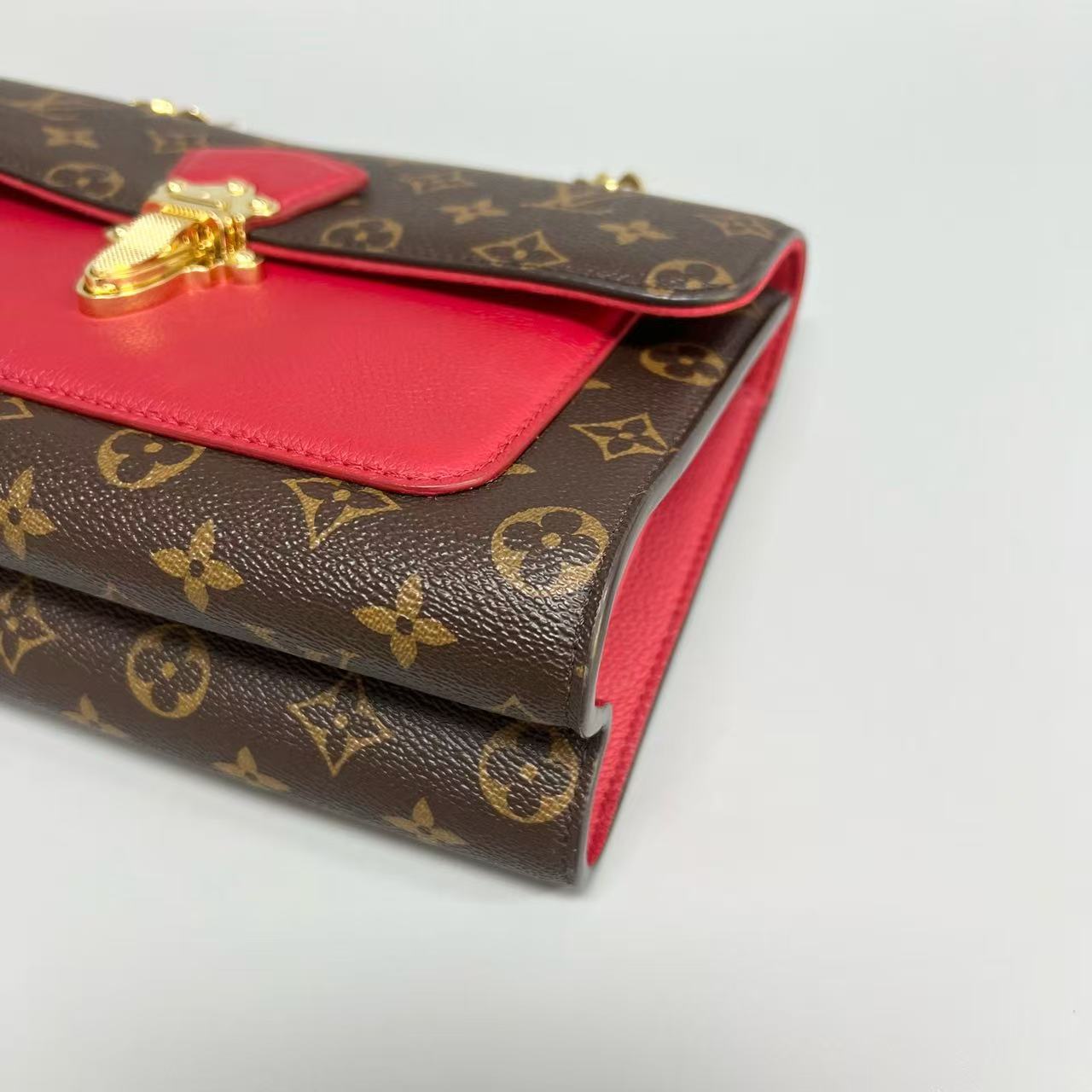 Louis Vuitton - Victoire - Monogram coated canvas and grained leather - Brown and Red - (medium)