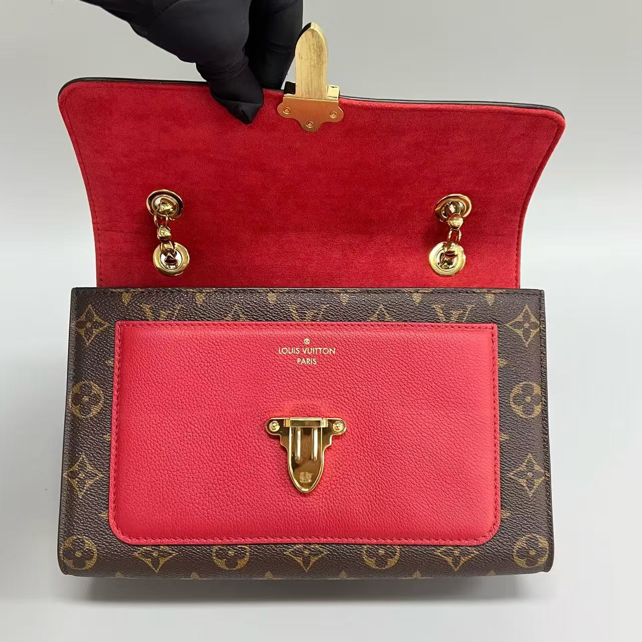Louis Vuitton - Victoire - Monogram coated canvas and grained leather - Brown and Red - (medium)
