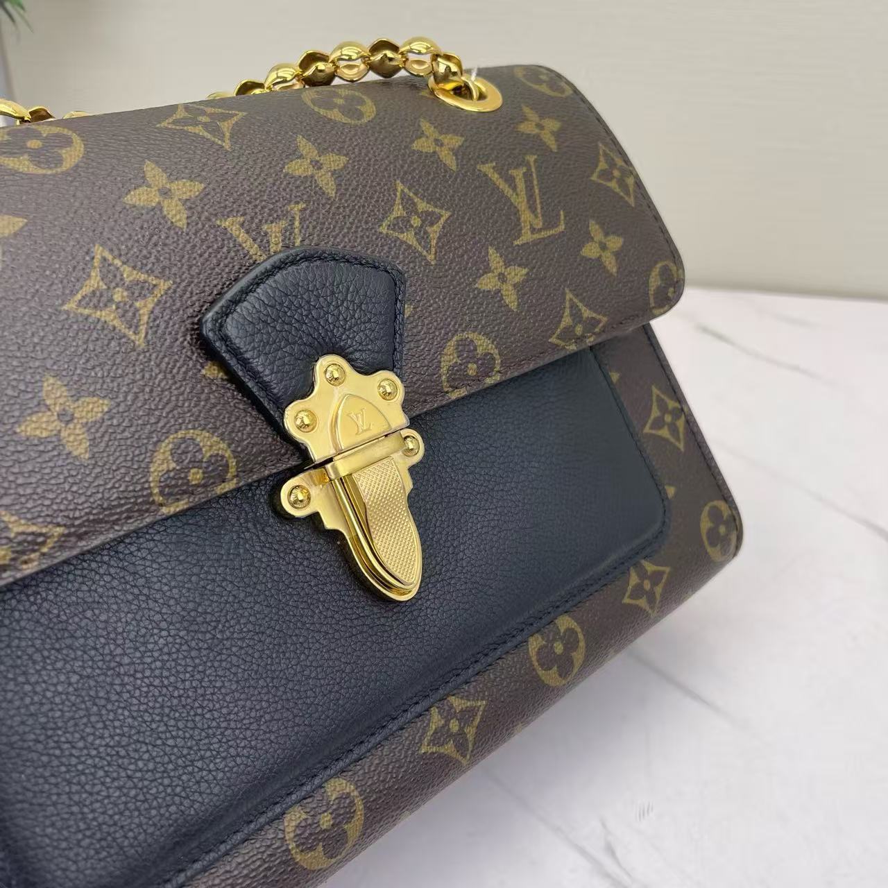 Louis Vuitton - Victoire - Monogram coated canvas with grained leather trim - Brown and Black with Gold-Tone Hardware - (medium)