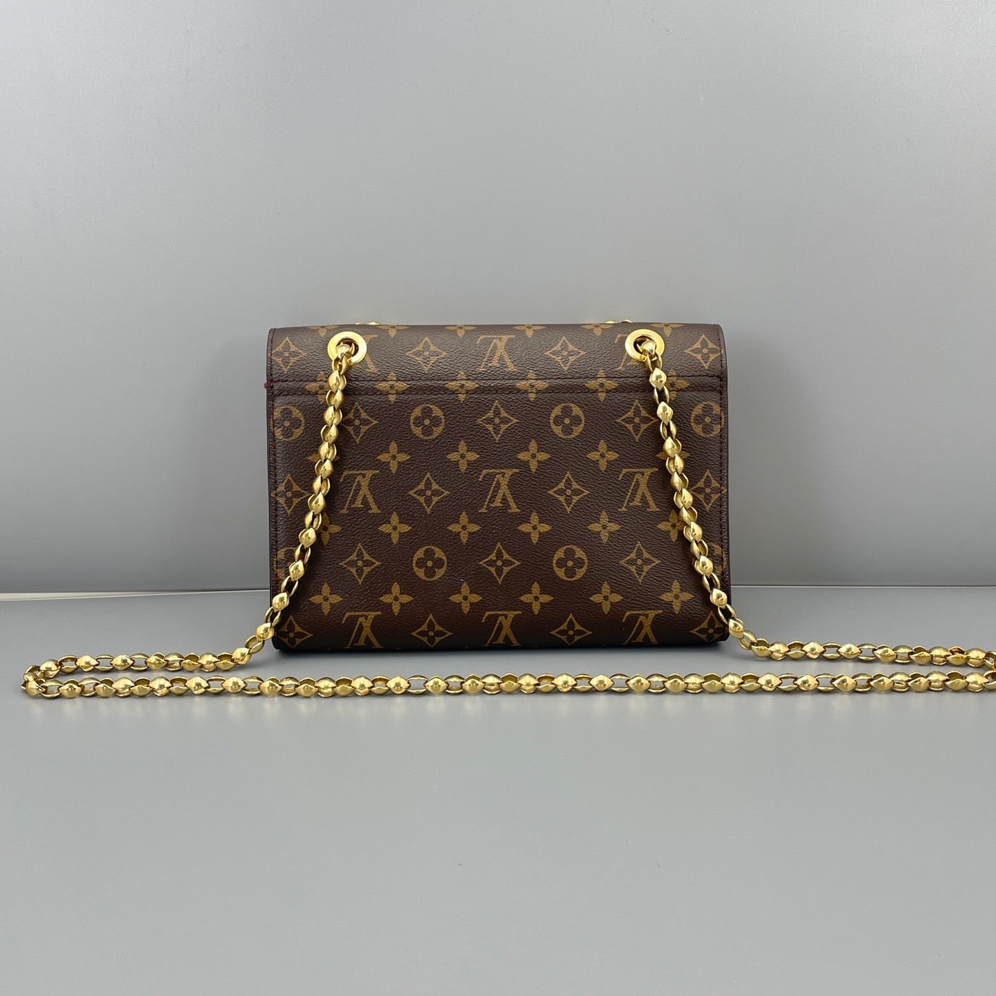 Louis Vuitton - Victoria Chain Bag - Monogram coated canvas with grained leather trim - Red - (medium)