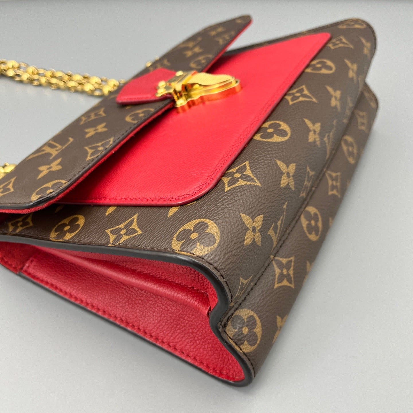Louis Vuitton - Victoria Chain Bag - Monogram coated canvas with grained leather trim - Red - (medium)