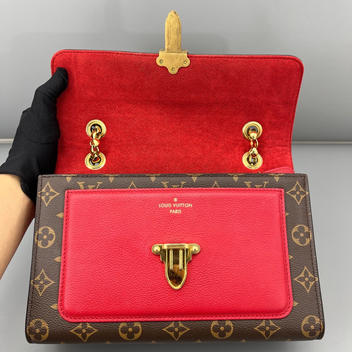 Louis Vuitton - Victoria Chain Bag - Monogram coated canvas with grained leather trim - Red - (medium)