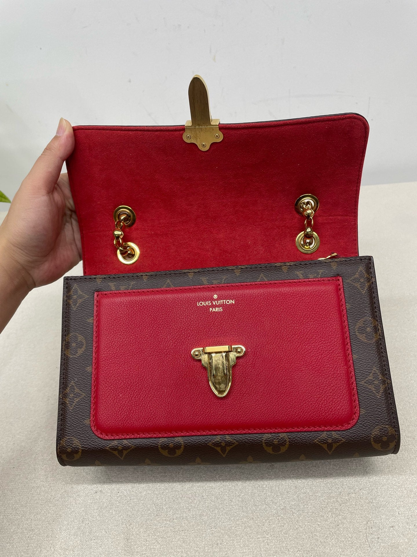 Louis Vuitton - Victoria - Leather - Multicolour - (medium)