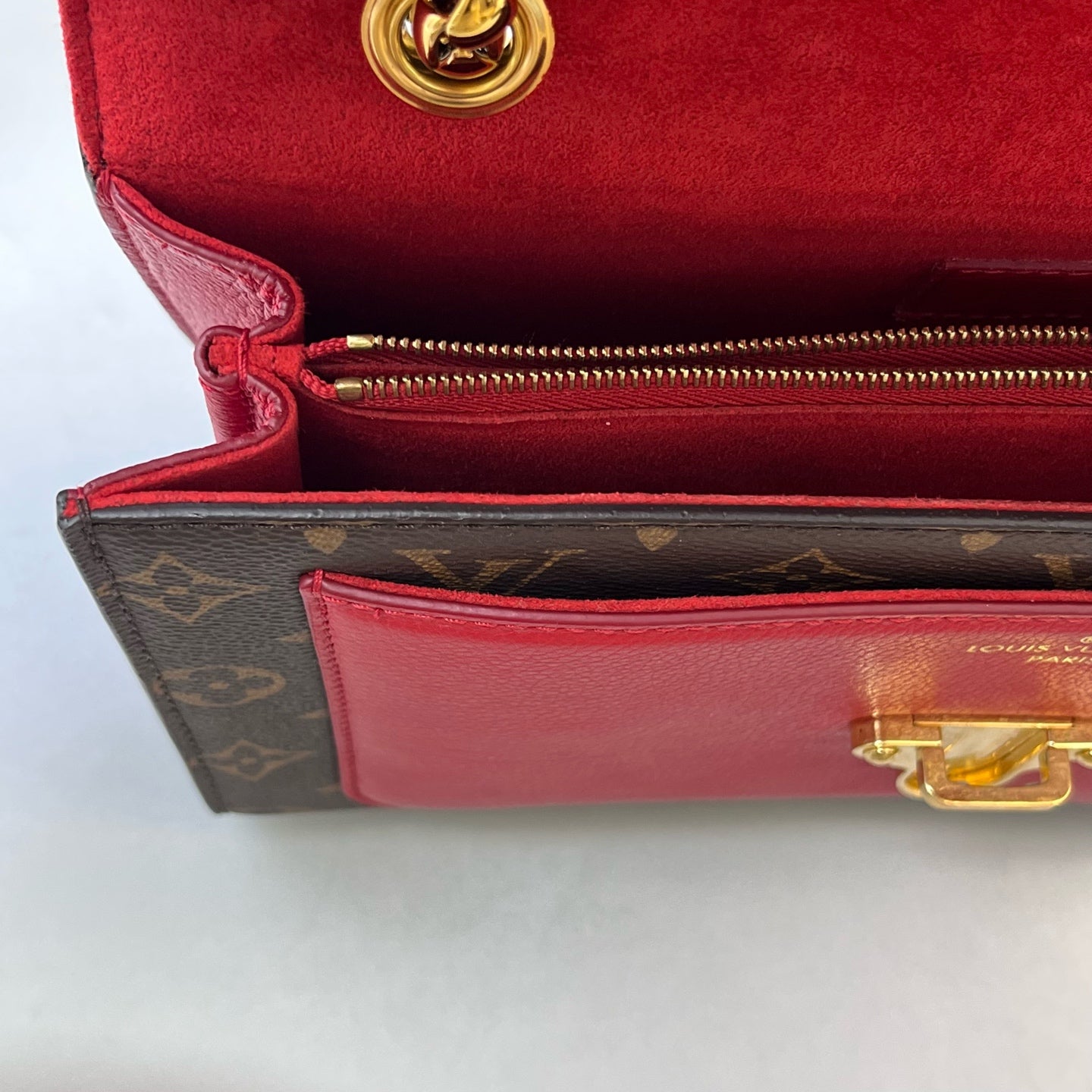 Louis Vuitton - Victoria - Leather - Multicolour - (medium)