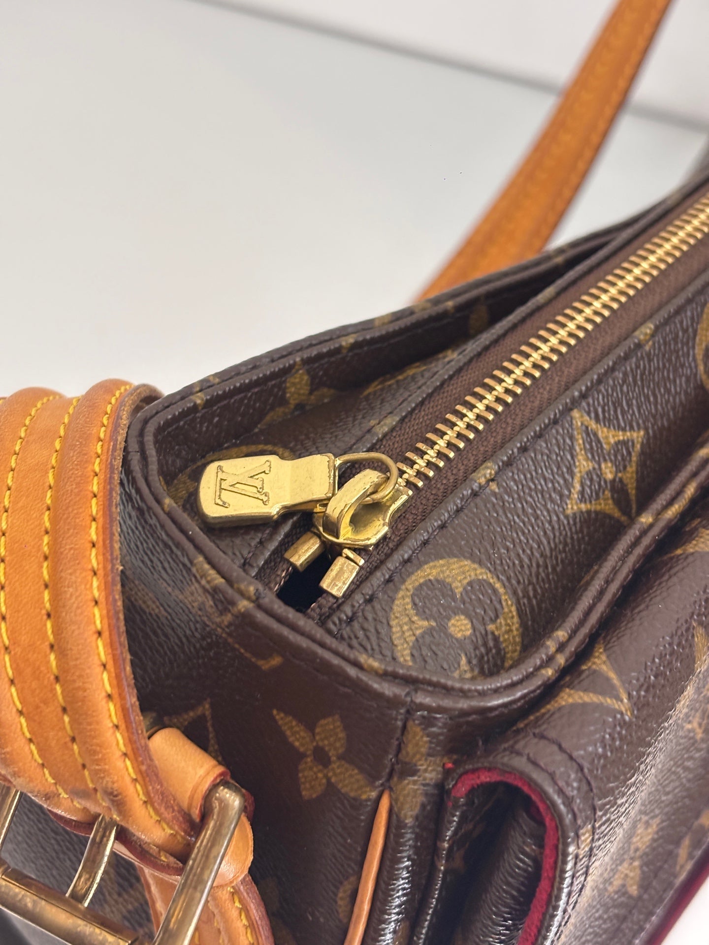 Louis Vuitton - Vintage Monogram Double Flap Shoulder Bag - Monogram coated canvas with Vachetta leather trim - Brown - (Small)