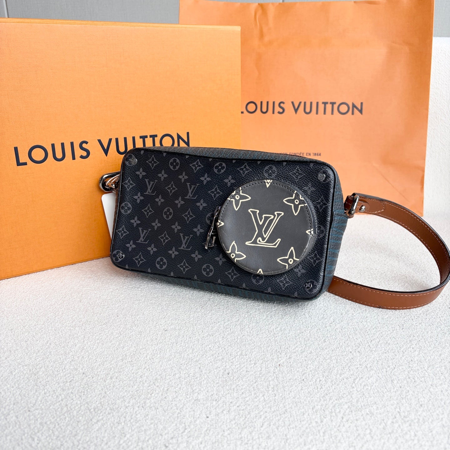 Louis Vuitton - Volga On Strap - Leather - Grey - (Small)