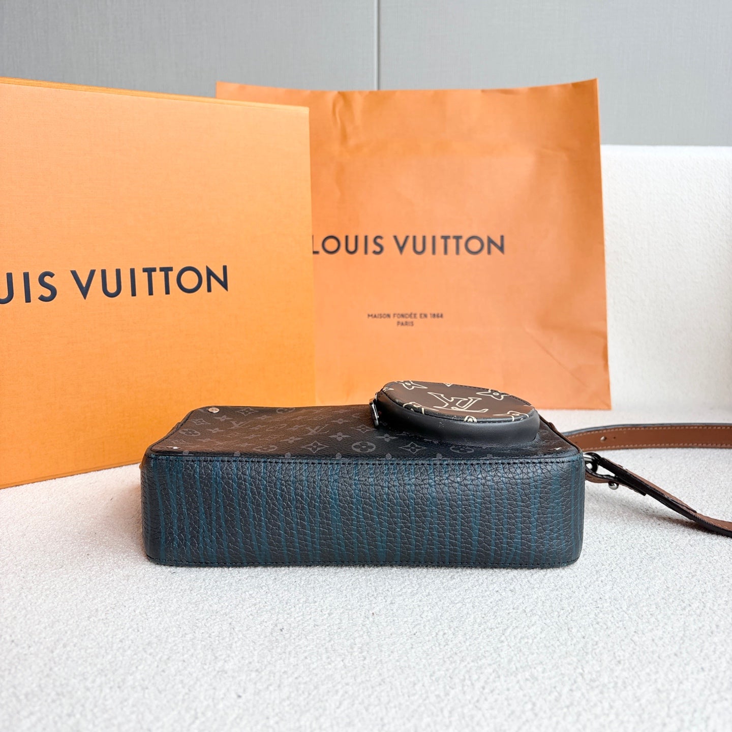 Louis Vuitton - Volga On Strap - Leather - Grey - (Small)