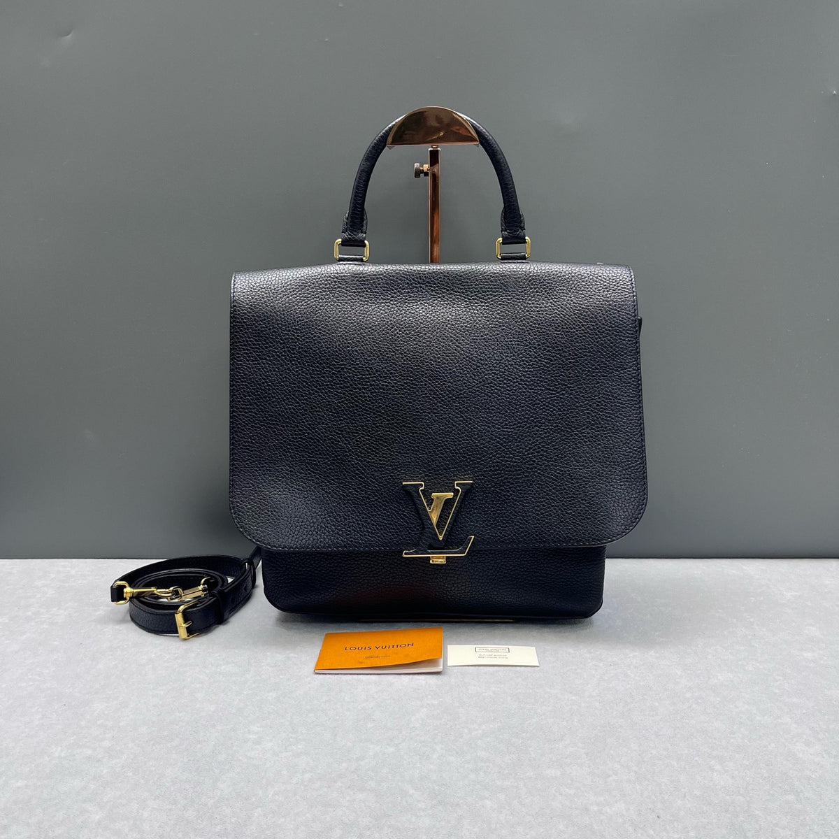 Louis Vuitton - Volta - Leather - Black - (medium)