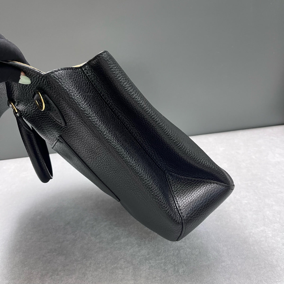 Louis Vuitton - Volta - Leather - Black - (medium)