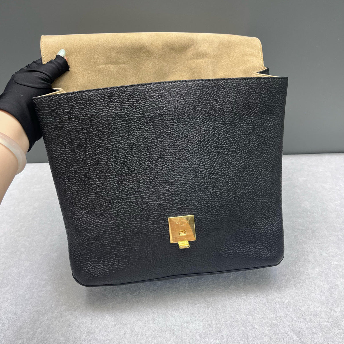 Louis Vuitton - Volta - Leather - Black - (medium)