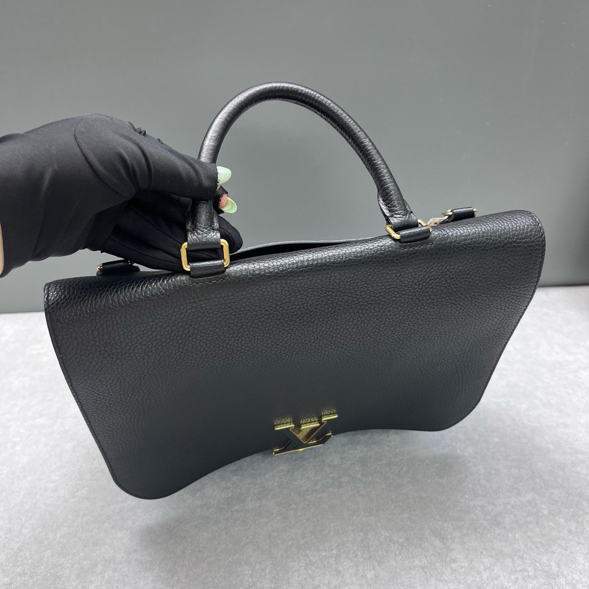 Louis Vuitton - Volta - Leather - Black - (medium)