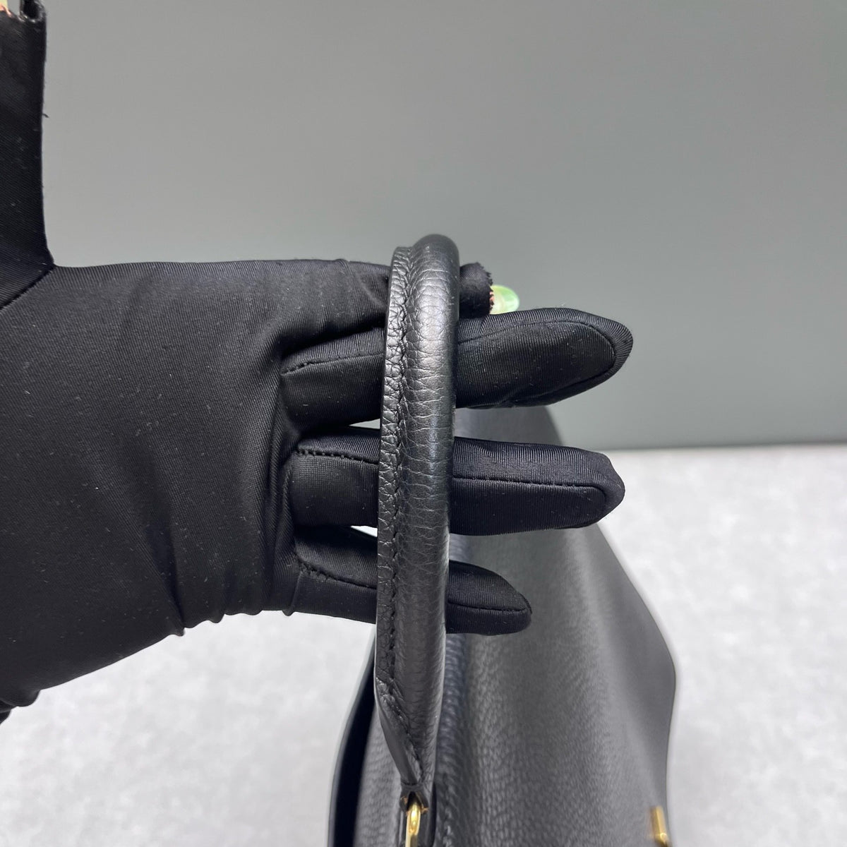 Louis Vuitton - Volta - Leather - Black - (medium)