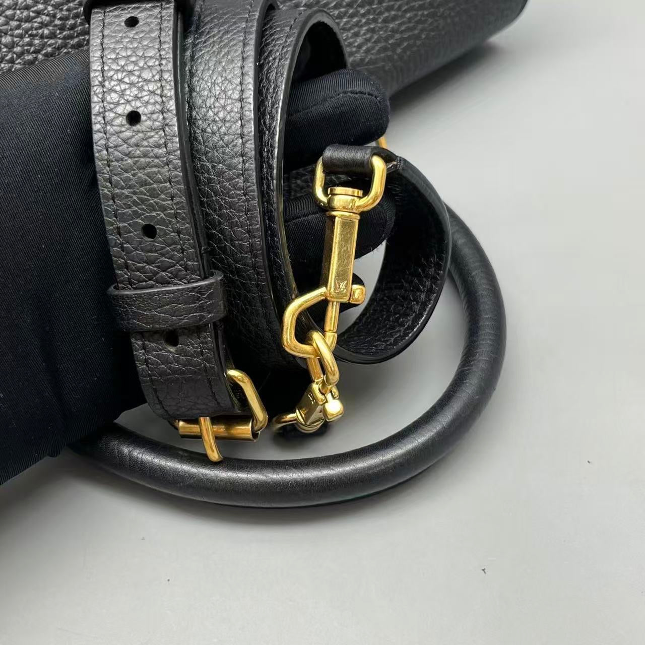 Louis Vuitton - Volta - Taurillon leather - Black - (medium)