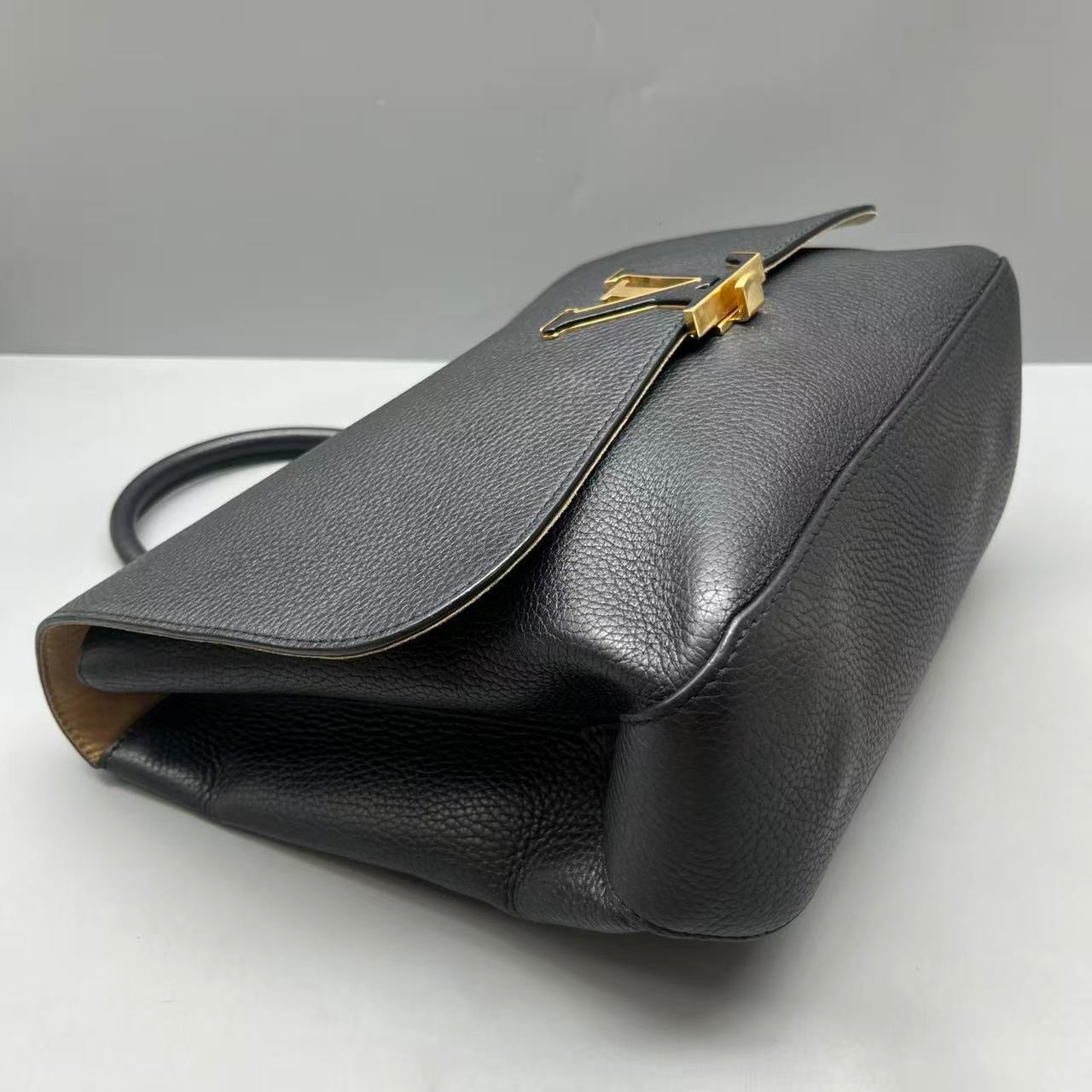 Louis Vuitton - Volta - Taurillon leather - Black - (medium)