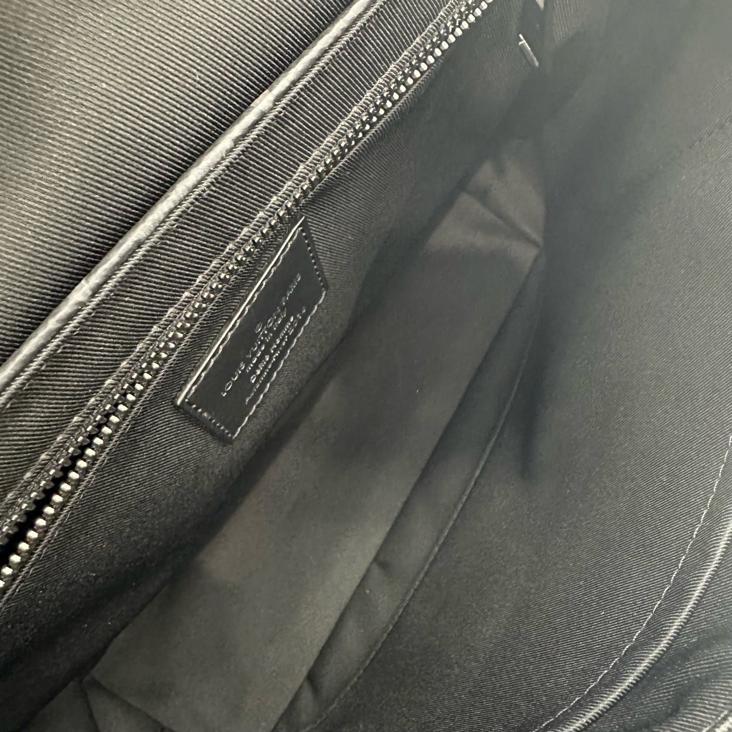 Louis Vuitton - VOYAGER - Canvas - Black
