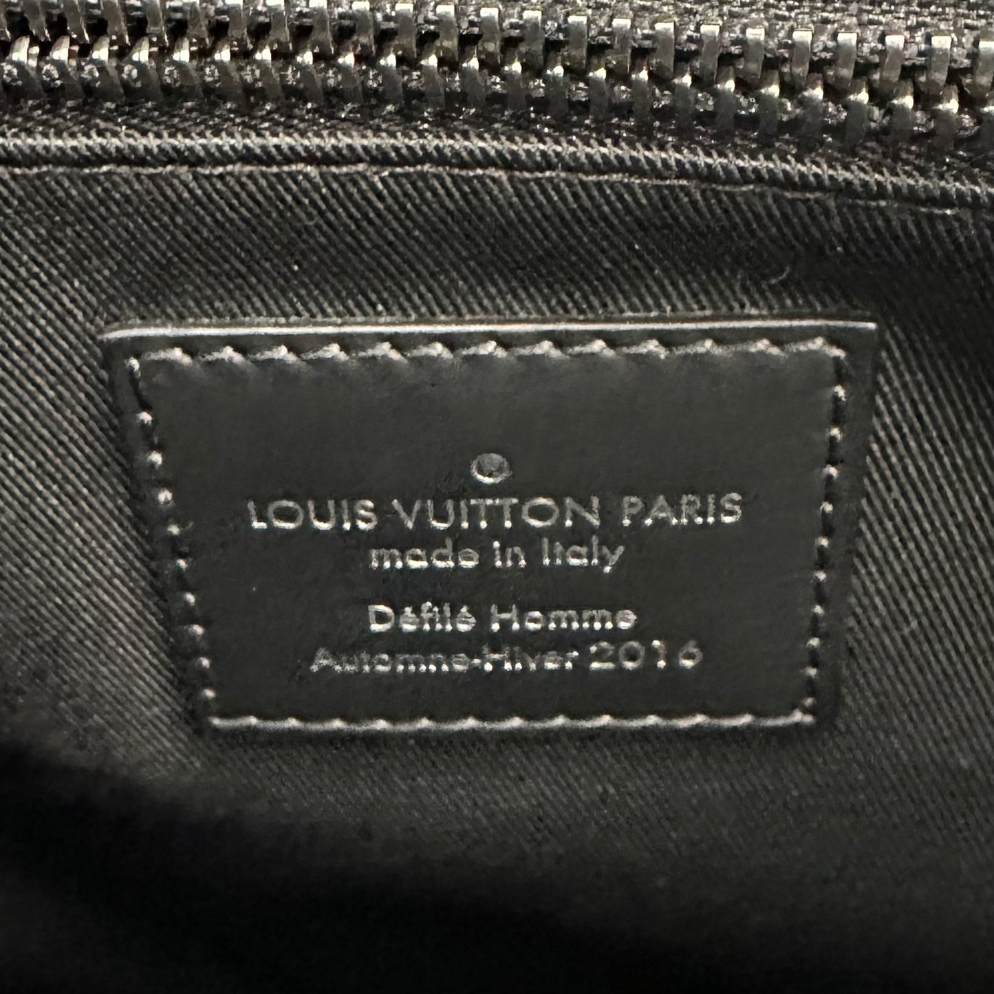 Louis Vuitton - VOYAGER - Canvas - Black
