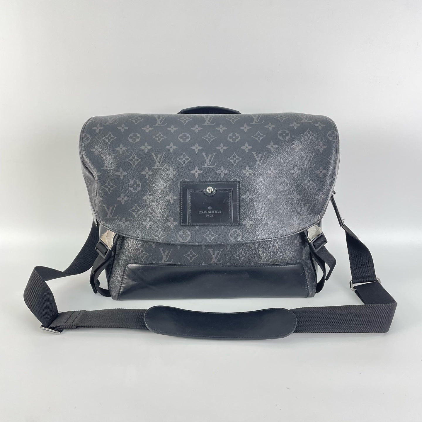 Louis Vuitton - Voyager - Leather - Black - (medium)
