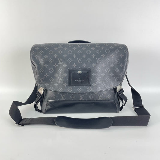 Louis Vuitton - Voyager - Leather - Black - (medium)