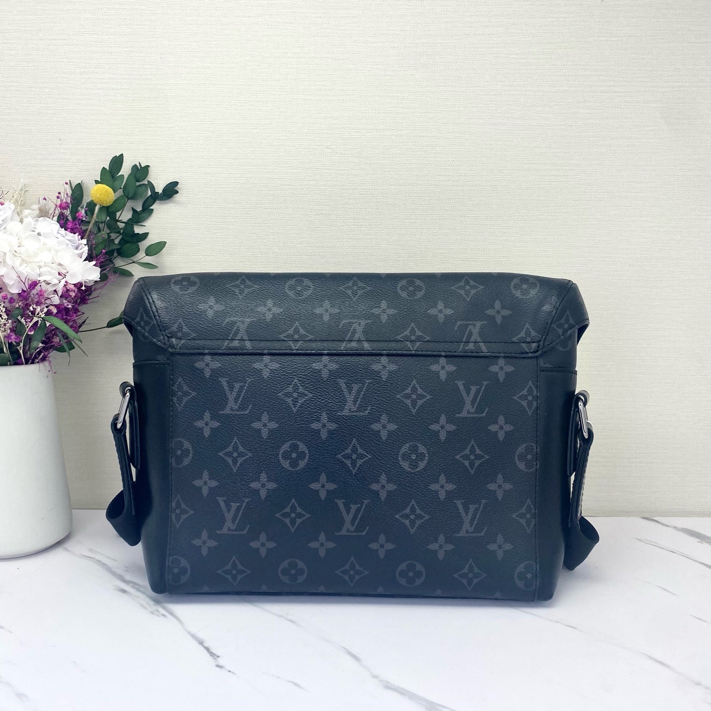 Louis Vuitton - Voyager - Leather - Black - (medium)