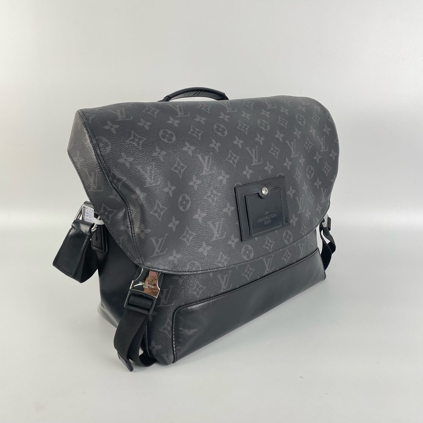 Louis Vuitton - Voyager - Leather - Black - (medium)