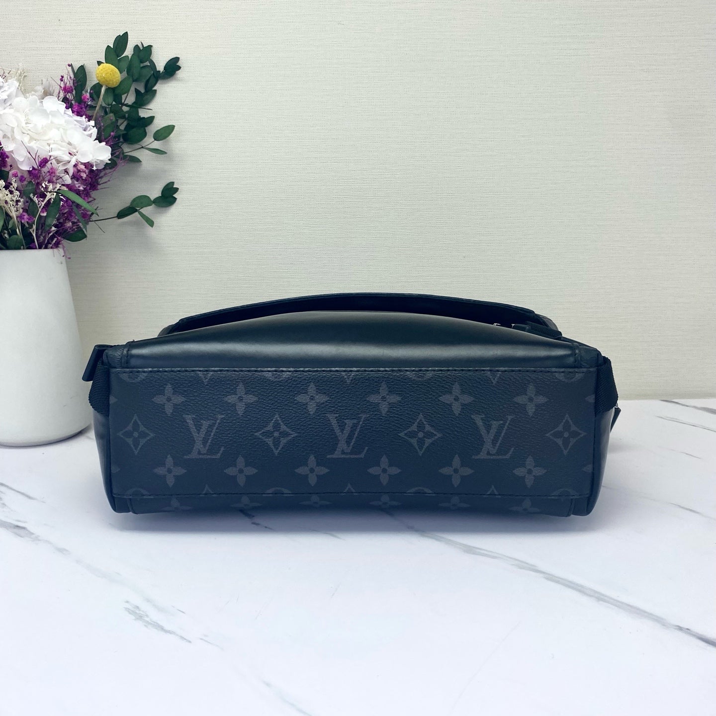Louis Vuitton - Voyager - Leather - Black - (medium)