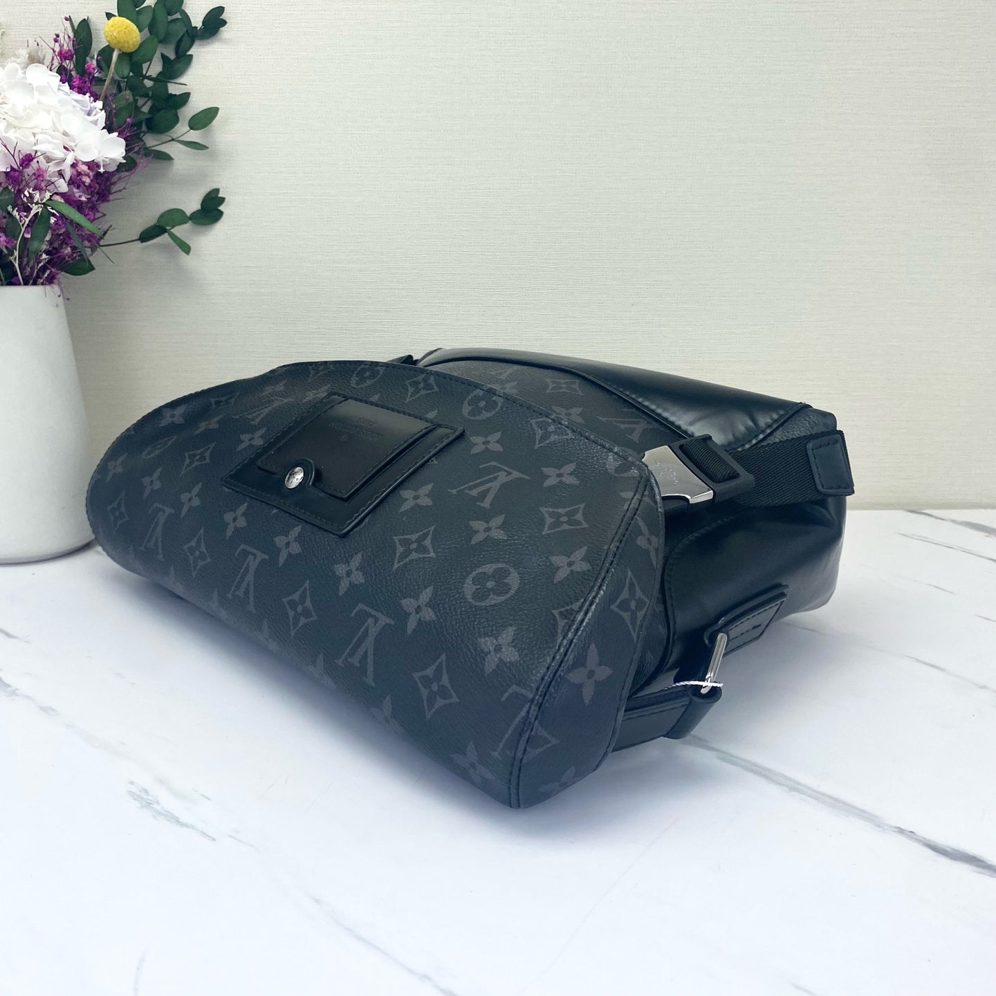 Louis Vuitton - Voyager - Leather - Black - (medium)
