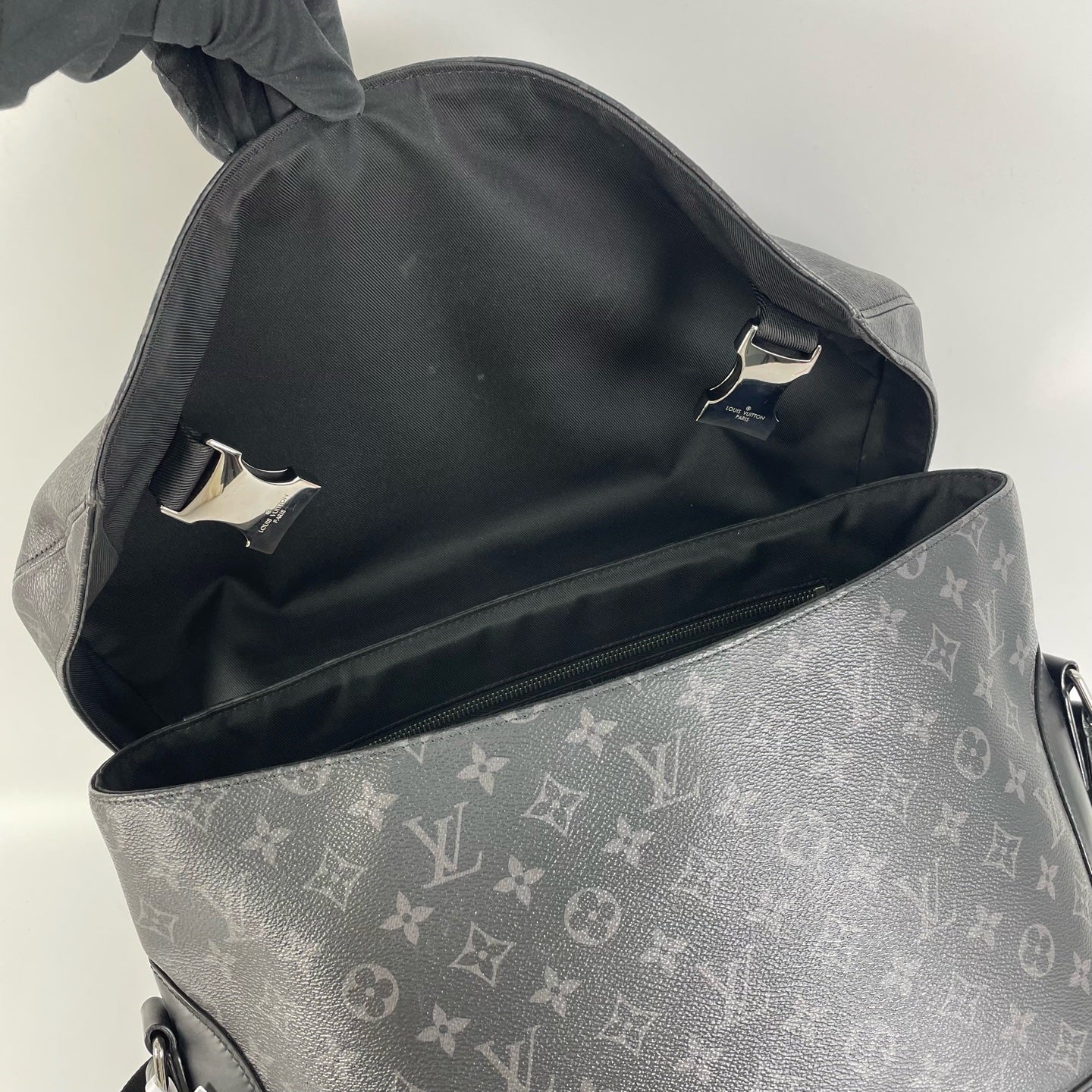 Louis Vuitton - Voyager - Leather - Black - (medium)