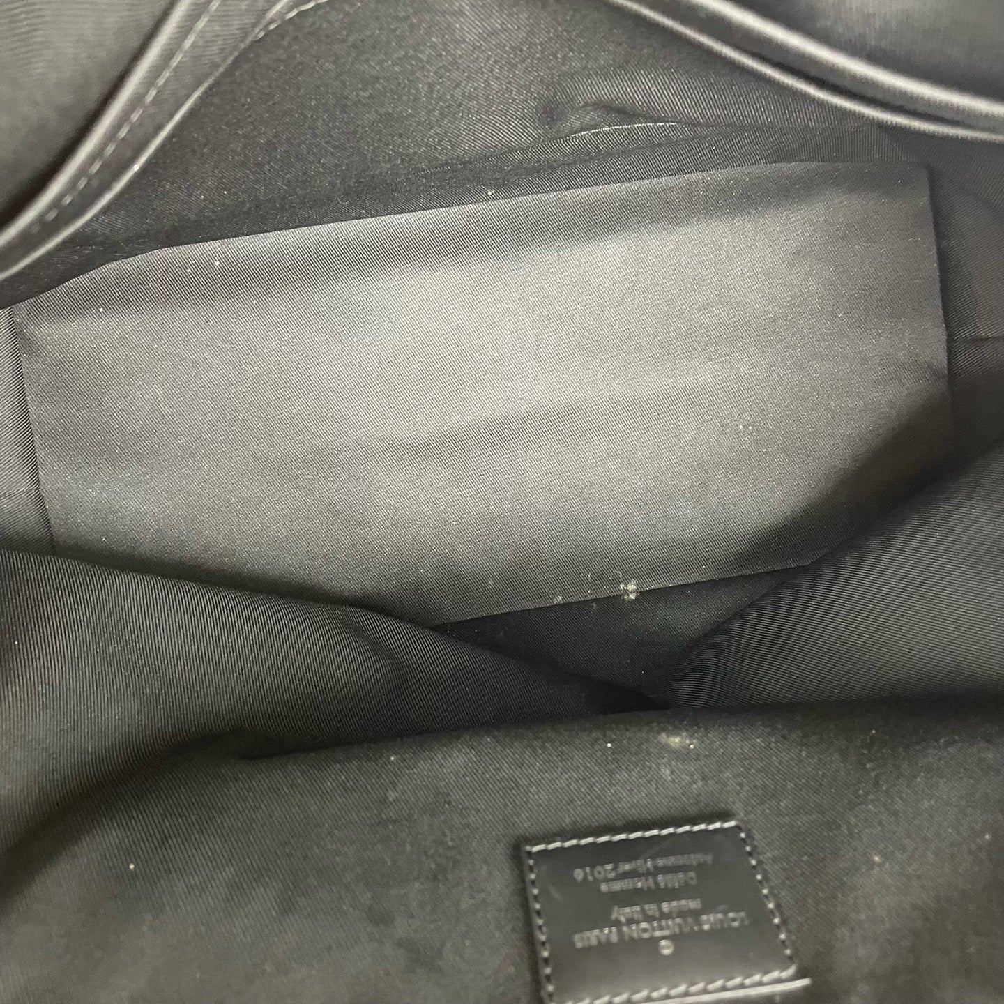 Louis Vuitton - Voyager - Leather - Black - (medium)