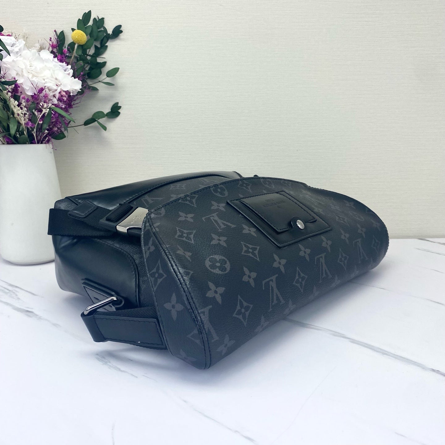 Louis Vuitton - Voyager - Leather - Black - (medium)