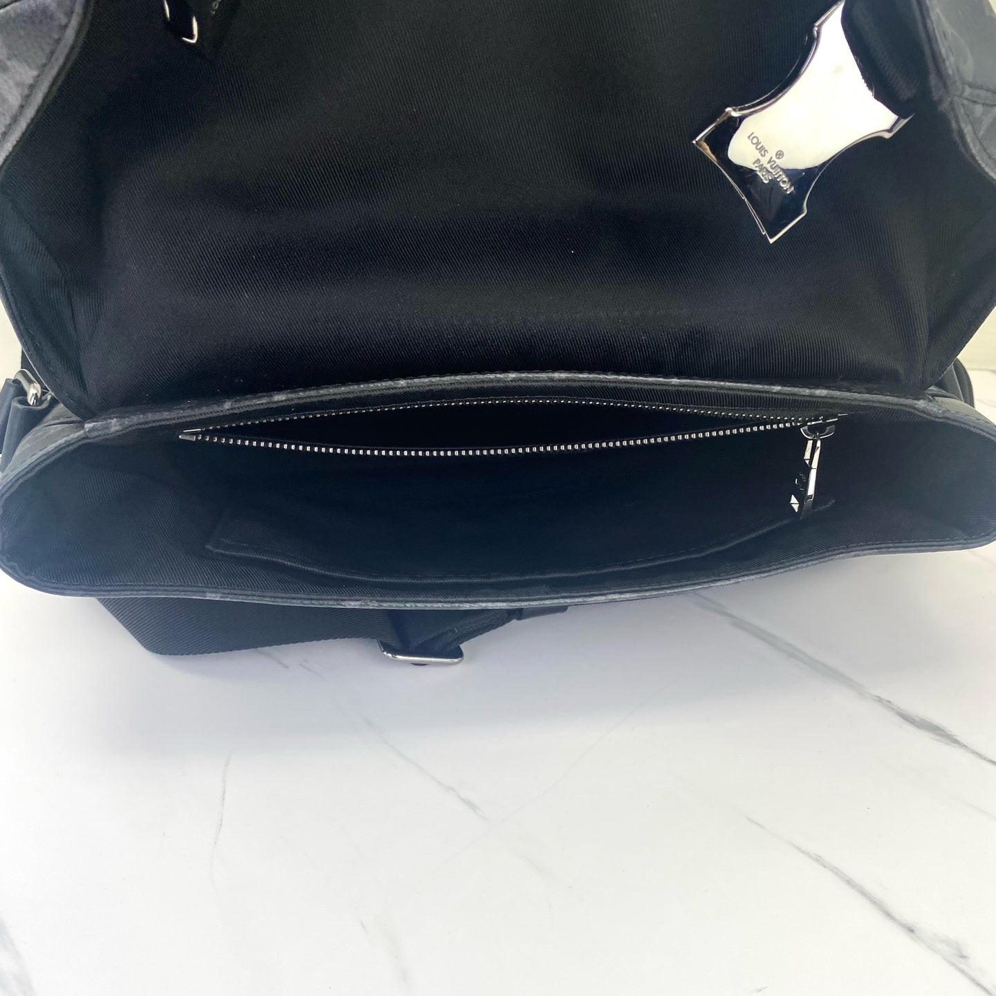Louis Vuitton - Voyager - Leather - Black - (medium)