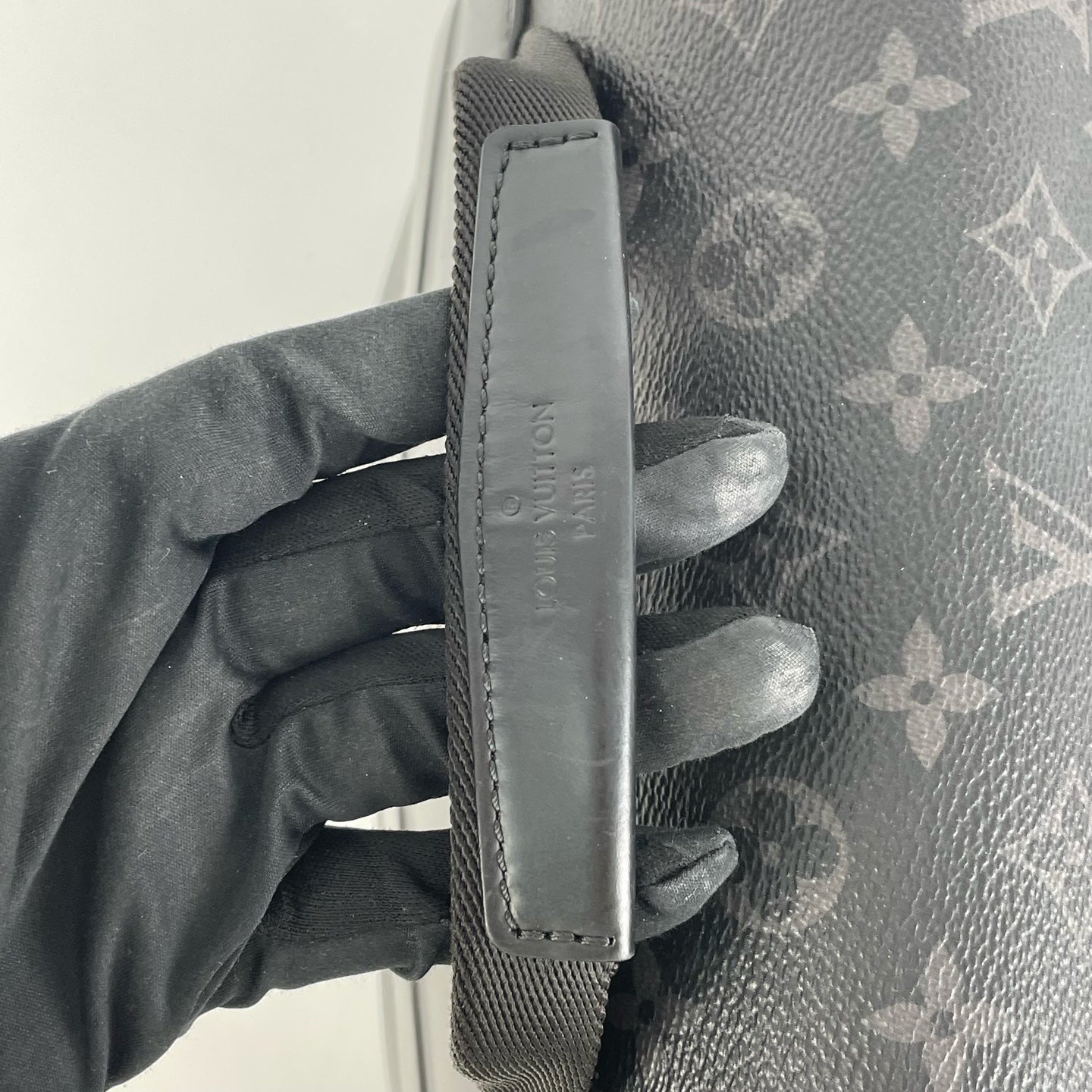 Louis Vuitton - Voyager - Leather - Black - (medium)