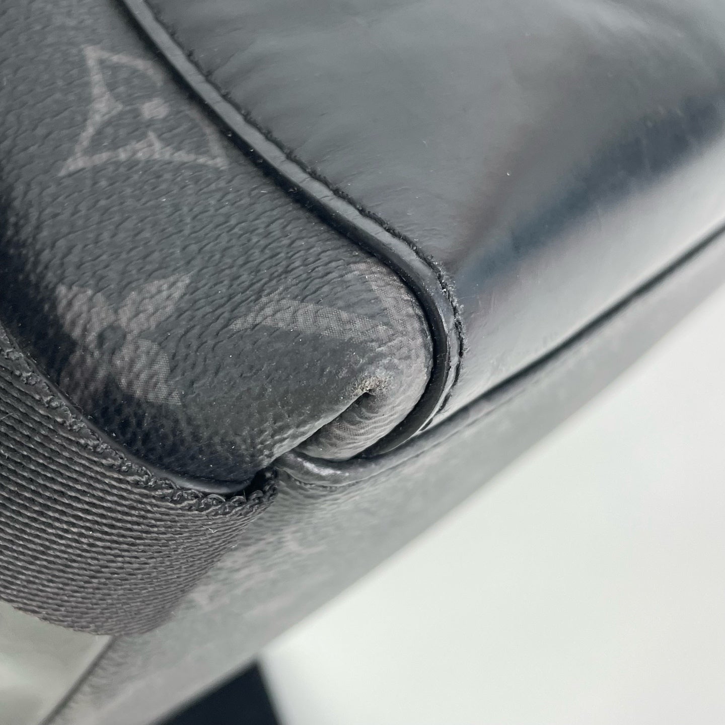 Louis Vuitton - Voyager - Leather - Black - (medium)