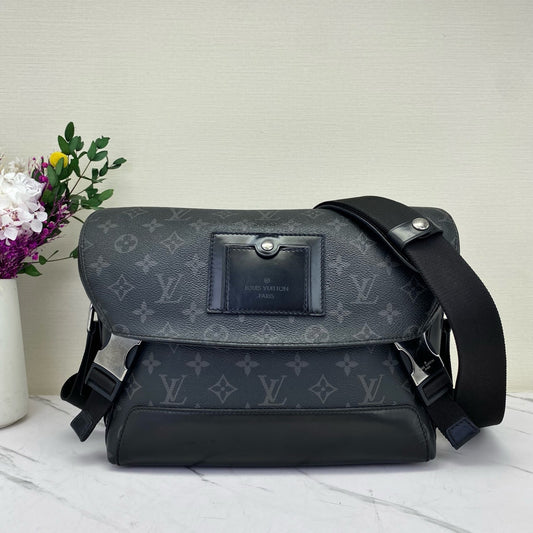 Louis Vuitton - Voyager - Leather - Black - (Other)