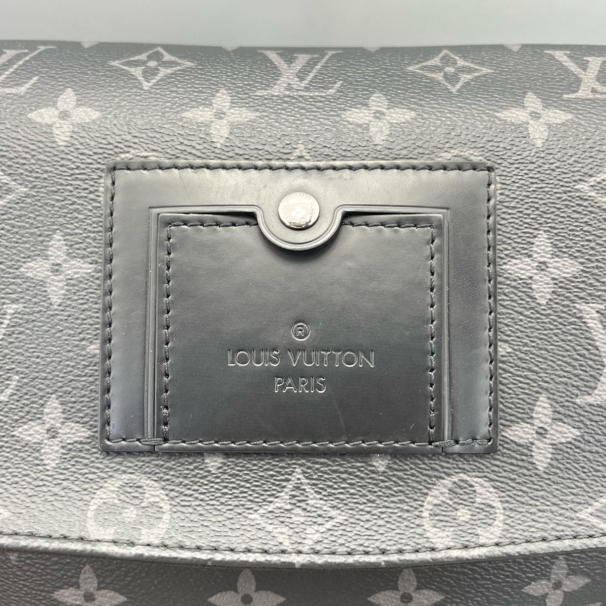 Louis Vuitton - Voyager Messenger Bag - Leather - Black